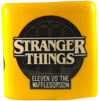 Caneca Stranger Things Eleven vs The Wafflegorgon Licenciada Clube Comix